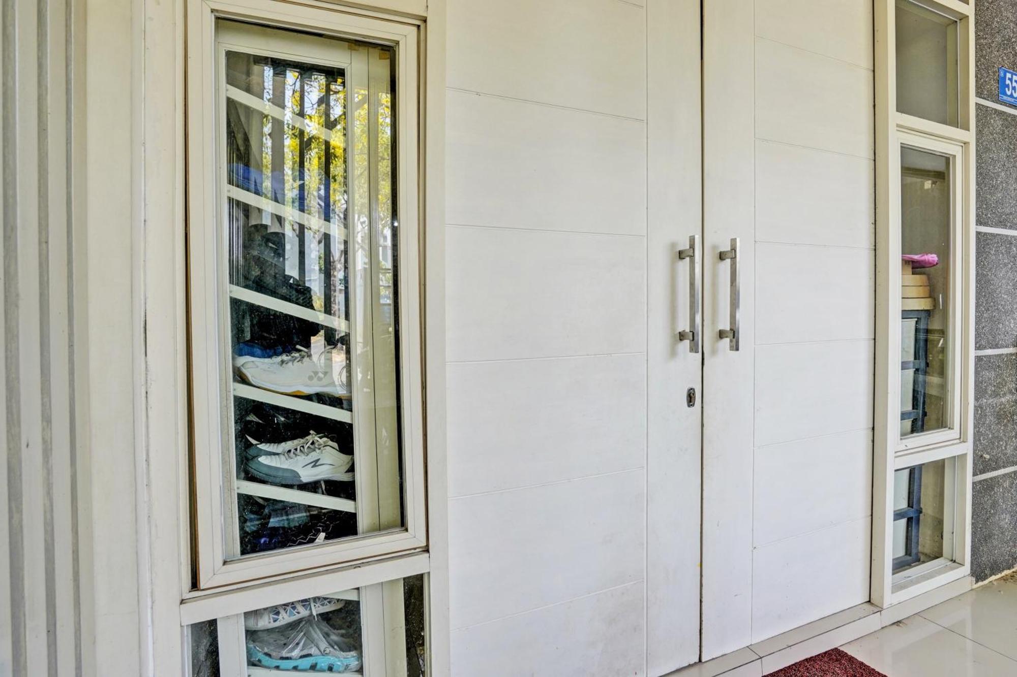 Oyo 93112 Garden Homestay 3 Merlion Surabaya Luaran gambar