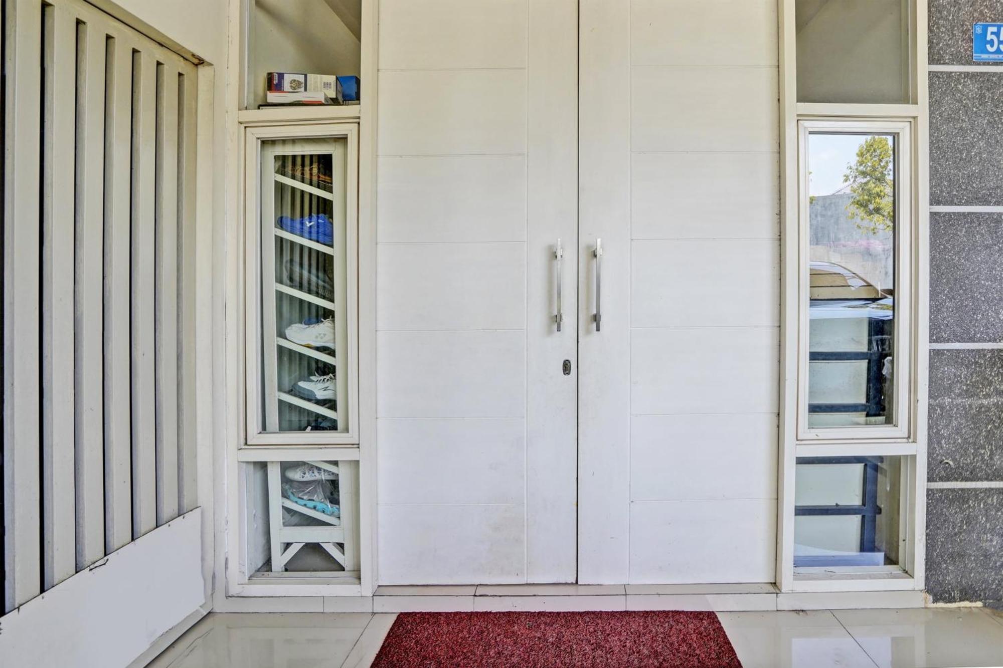 Oyo 93112 Garden Homestay 3 Merlion Surabaya Luaran gambar
